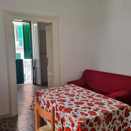 Apartment Mit Sonniger Dachterasse Monopoli